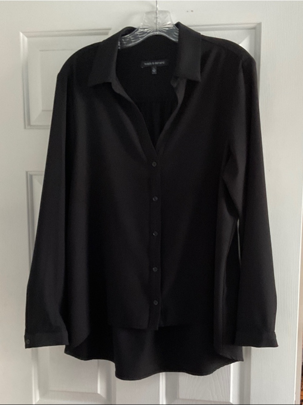 Supply & Demand Black Button-Front Tunic Blouse